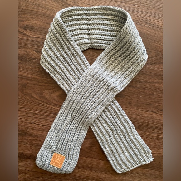 EST LOVE NWOT Knit Scarf Thin Unisex Cozy Wrap Est. with Love Kids Scarf – Grey - Picture 1 of 6